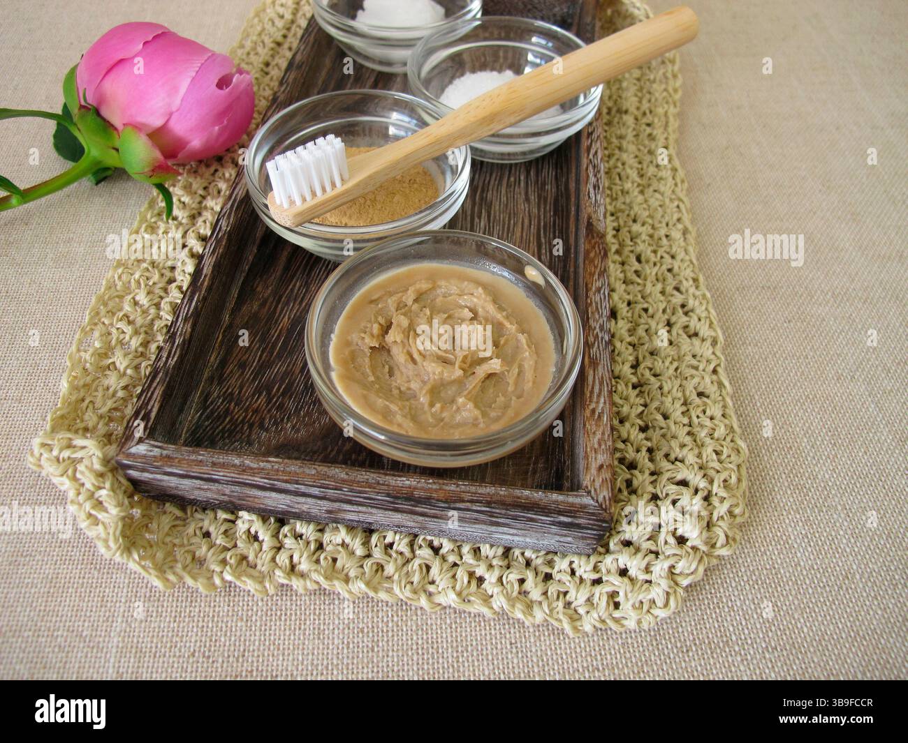 Homemade toothpaste recipe with coconut oil, xylitol and healing clay ...