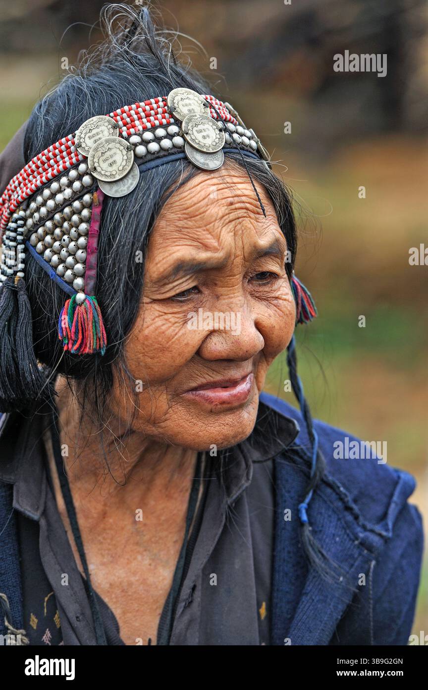 Woman wearing silver dress hi-res stock photography and images - Alamy
