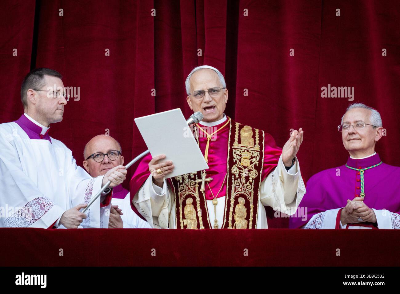 Vatican, Vatican. 8th May, 2025. Newly elected Pope Leo XIV (Robert Francis Prevost) appears on the balcony of St. Peter's Basilica in Vatican City. (Credit Image: © Stefano Costantino/SOPA Images via ZUMA Press Wire) EDITORIAL USAGE ONLY! Not for Commercial USAGE! Stock Photo