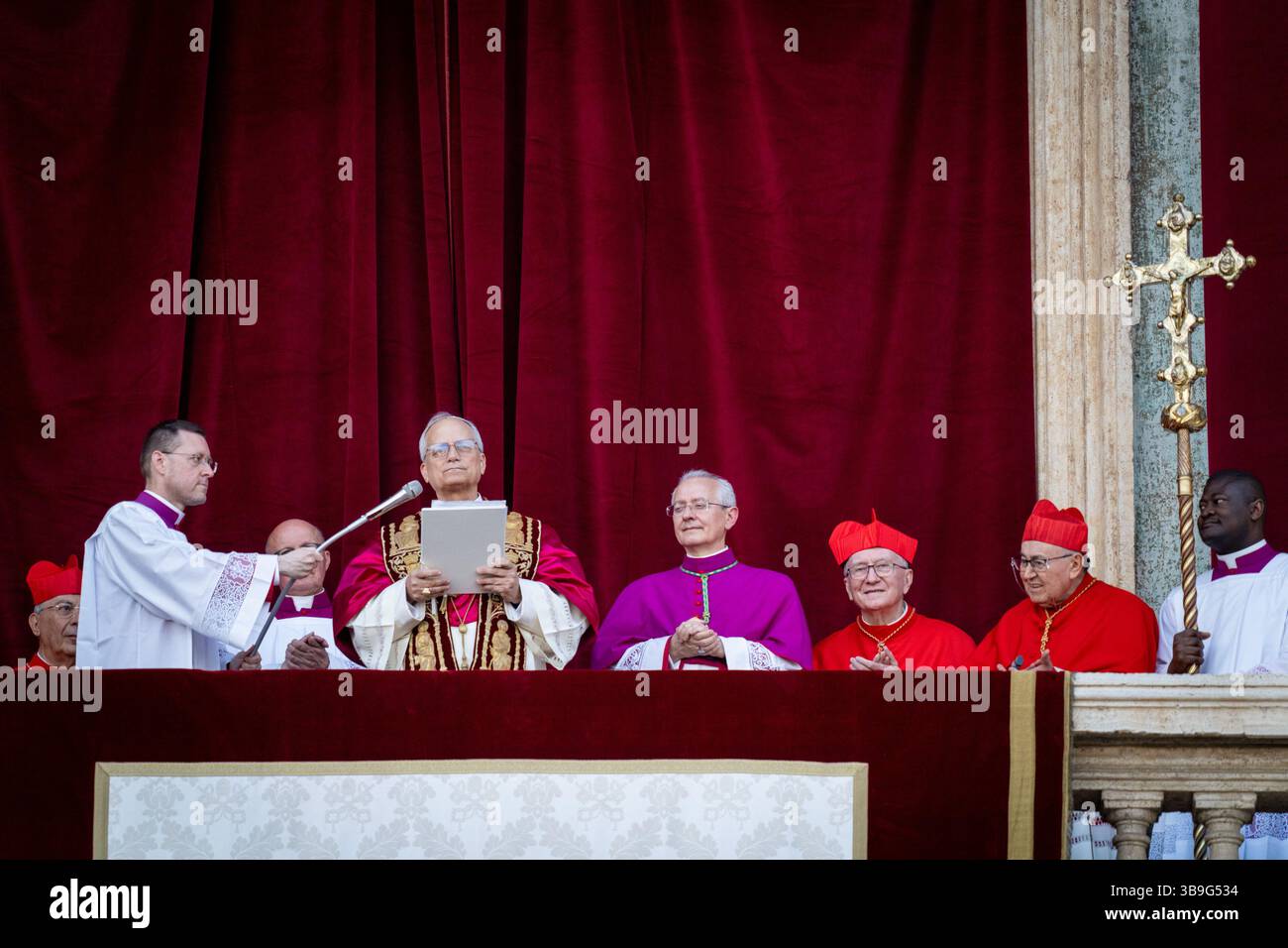 Vatican, Vatican. 8th May, 2025. Newly elected Pope Leo XIV (Robert Francis Prevost) appears on the balcony of St. Peter's Basilica in Vatican City. (Credit Image: © Stefano Costantino/SOPA Images via ZUMA Press Wire) EDITORIAL USAGE ONLY! Not for Commercial USAGE! Stock Photo