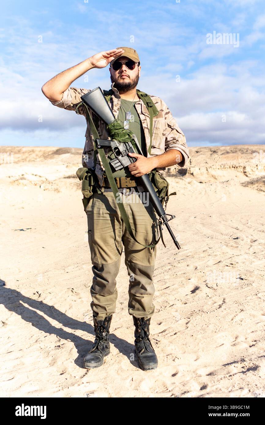 Soldier wearing camouflage gear hi-res stock photography and images - Alamy