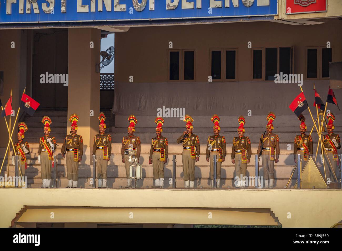 Border Security Force guards standing in line at the Attari-Wagah ceremony, near Amritsar, Punjab, India Stock Photo