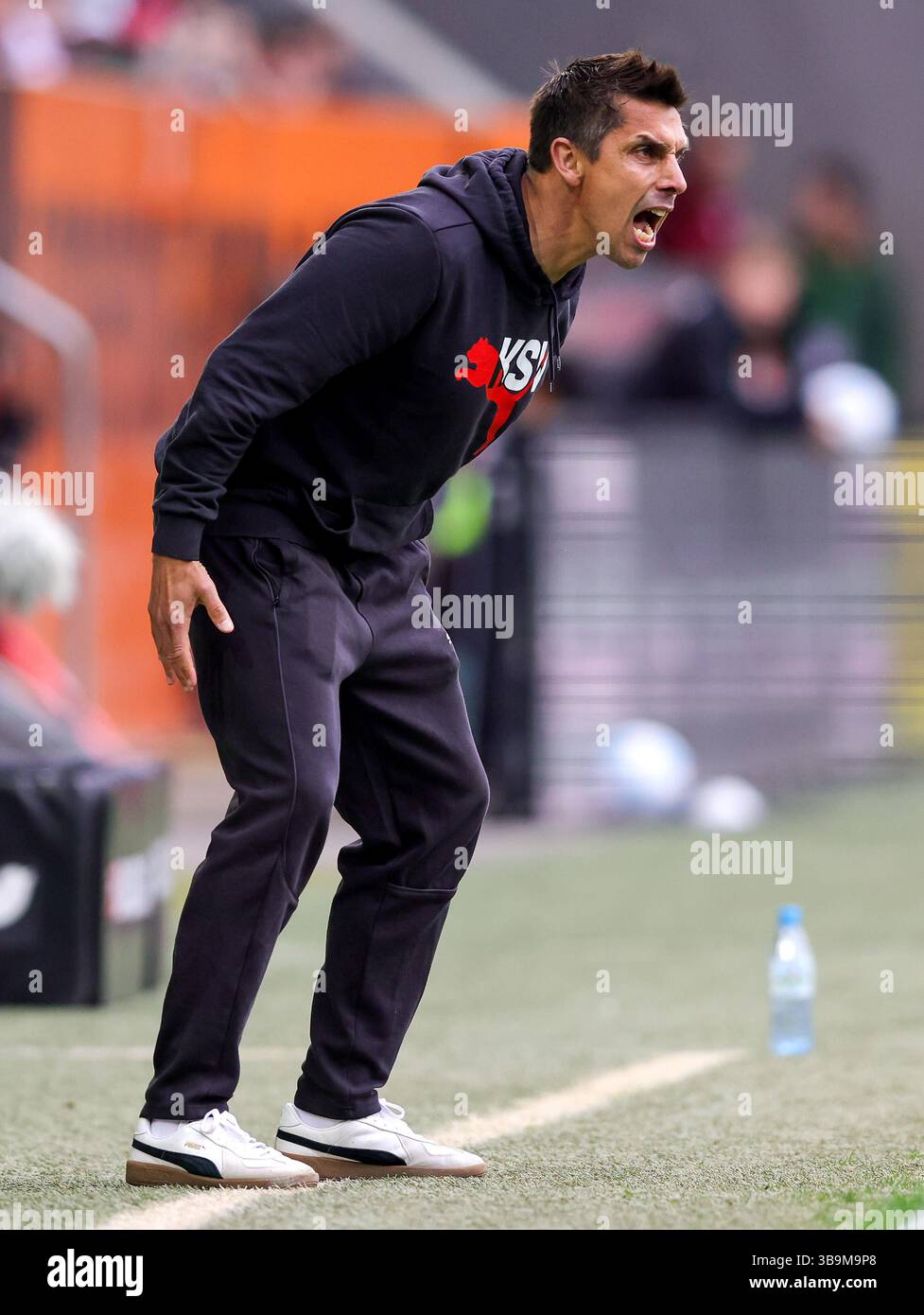 Augsburg, Deutschland. 04th May, 2025. firo: 04.05.2025, football ...