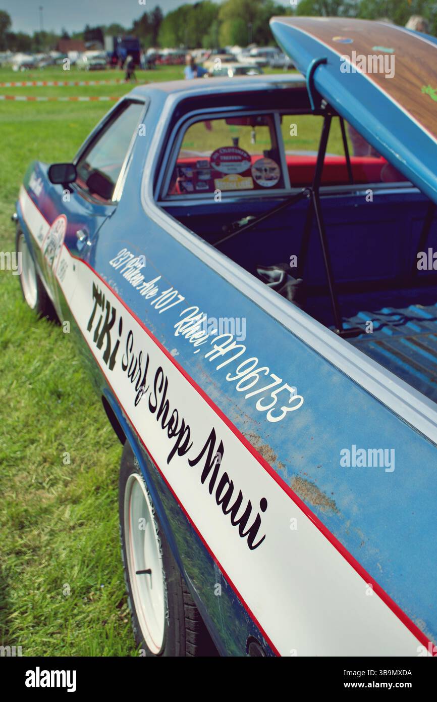 Surf car vintage hi-res stock photography and images - Alamy