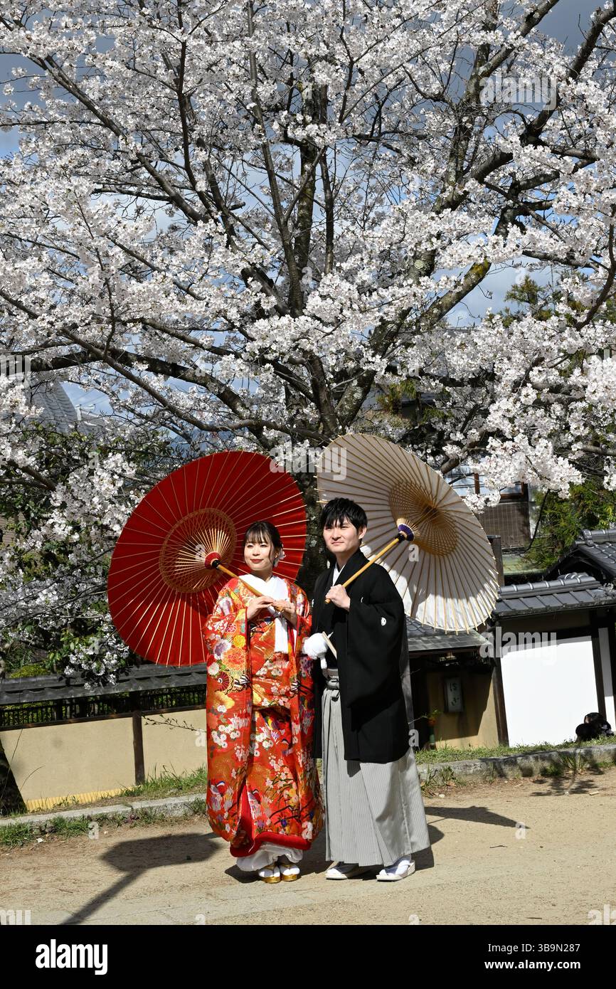 Married japanese couple hi-res stock photography and images - Alamy