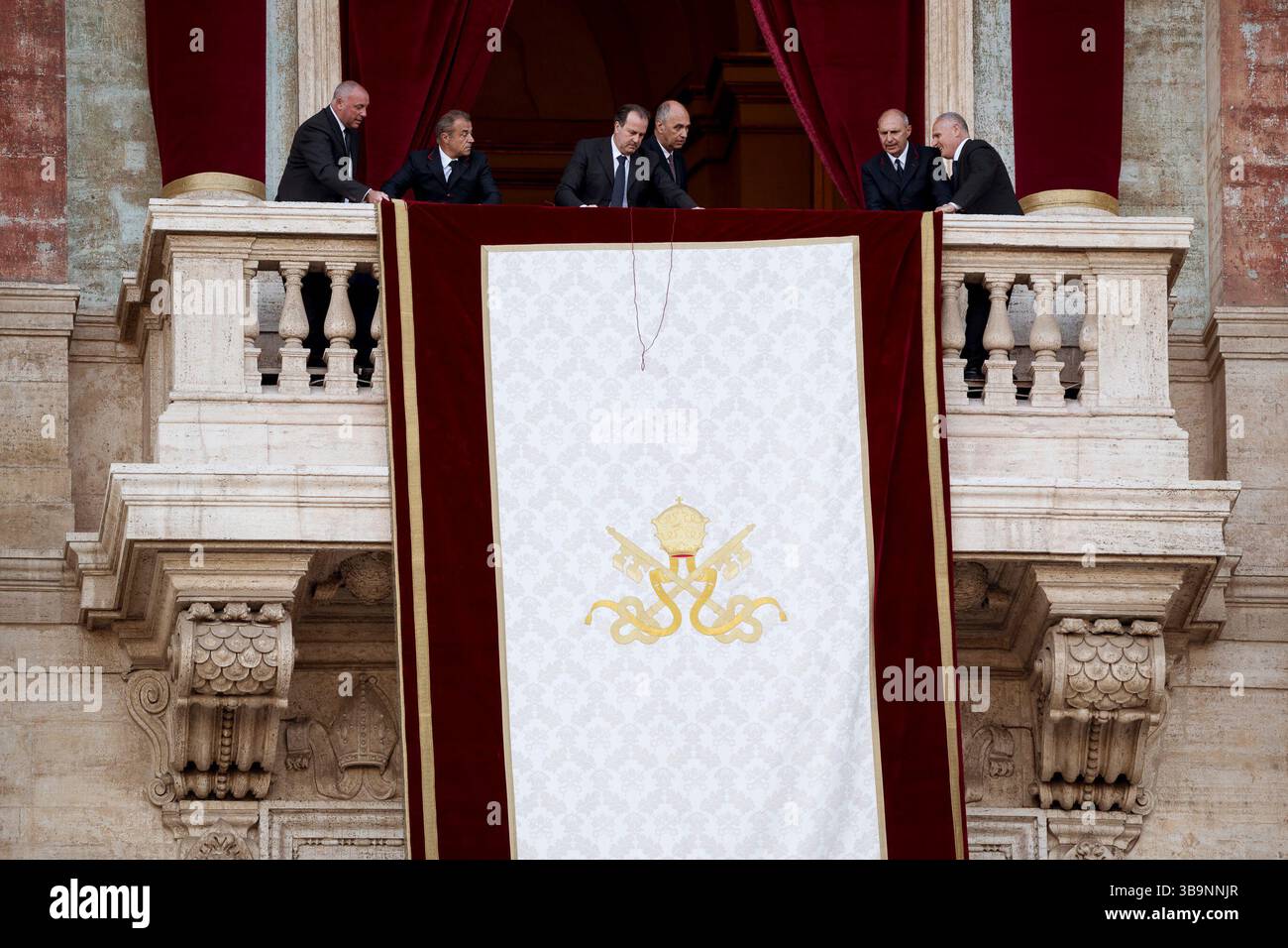 Vatican, Vatican, Vatican. 8th May, 2025. Officers placing the Papal ...