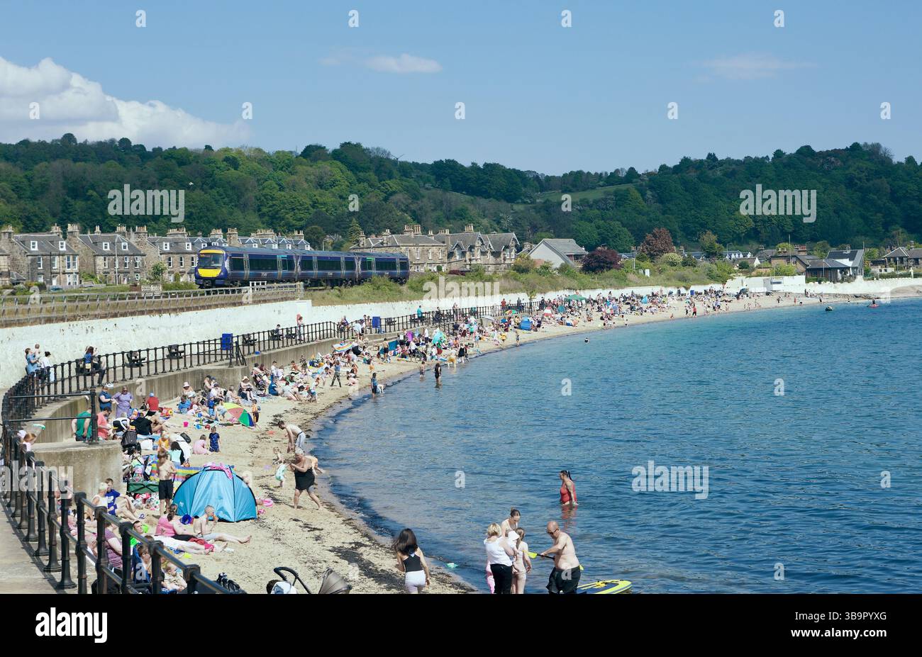 Sunbathers in burntisland hi-res stock photography and images - Alamy
