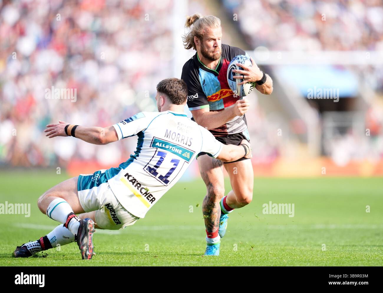 Harlequins' Tyrone Green (right) runs past Gloucester's Jacob Morris ...