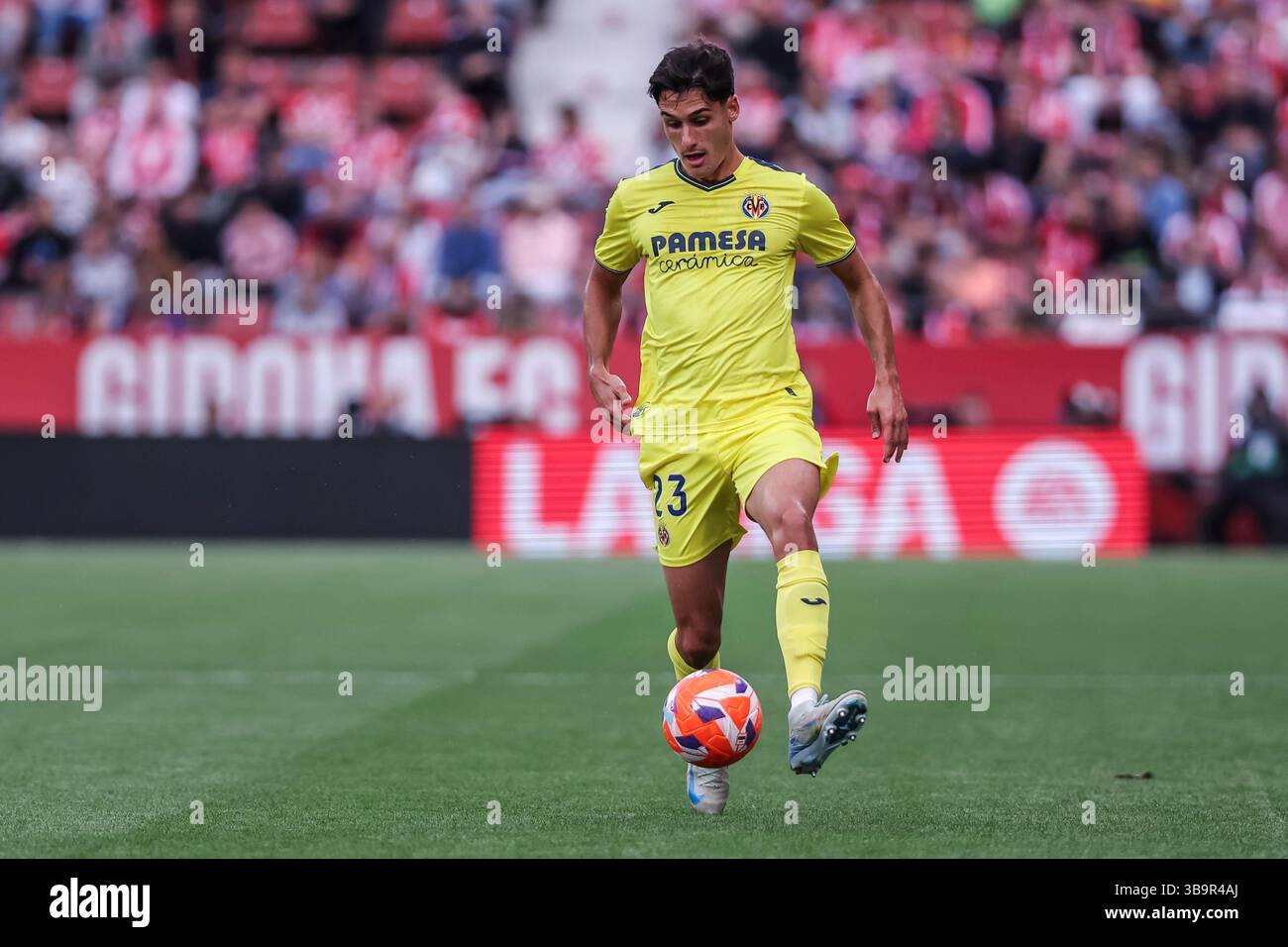 sergi-cardona-of-villarreal-cf-controls-the-ball-during-the-spanish