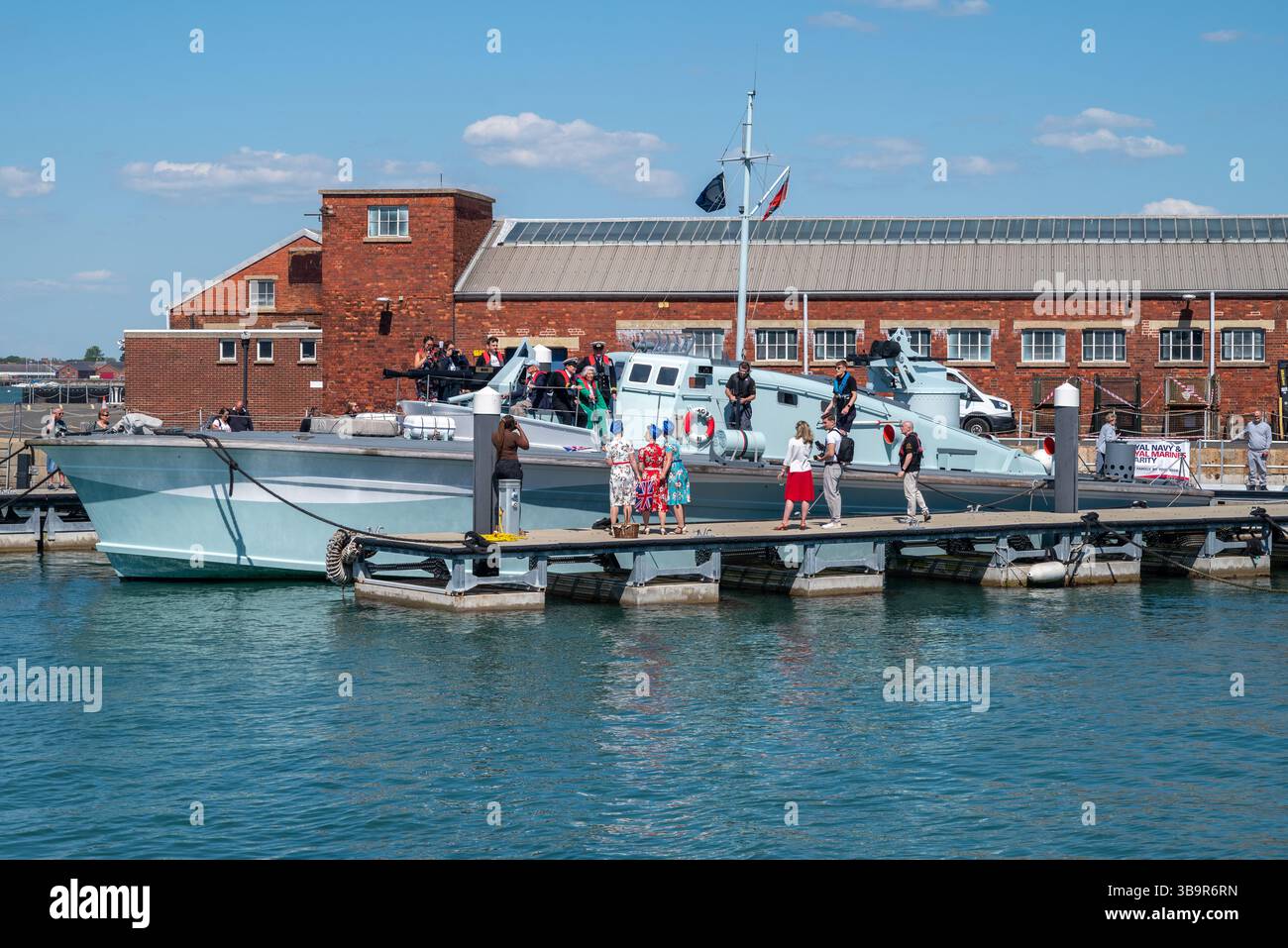 veterans-taking-a-cruise-on-motor-boat-81-as-part-of-the-ve-day