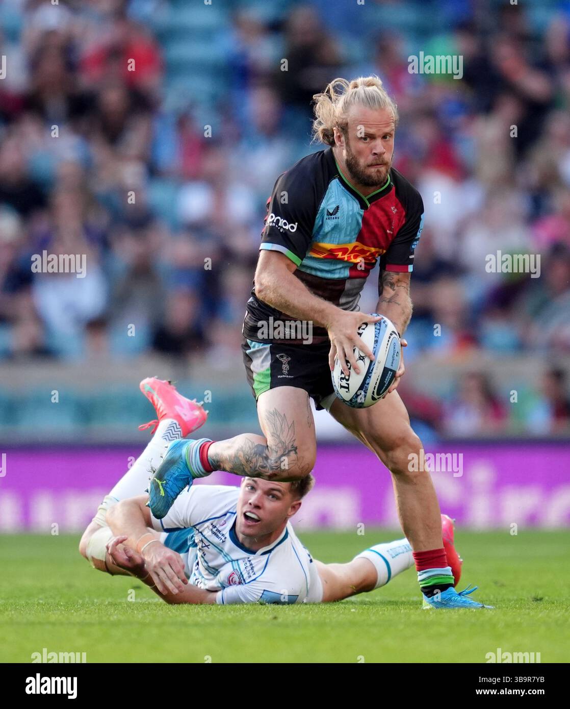 Harlequins' Tyrone Green (right) gets away from a tackle from ...