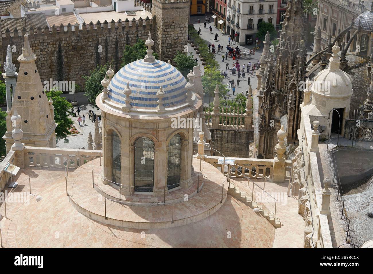 Seville old town hi-res stock photography and images - Alamy
