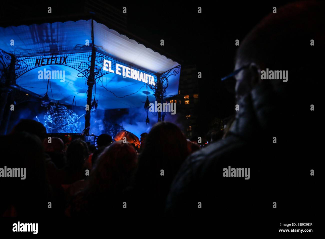 Buenos Aires, Argentina. 10th May, 2025. People watch the recreation of the final scene of the serie The Eternauta. Netflix held an event at the Barrancas de Belgrano roundabout, the location of the final scene of the first season, to celebrate the success of the streaming platform's series based on the comic book by Héctor Germán Oesterheld. Credit: SOPA Images Limited/Alamy Live News Stock Photo