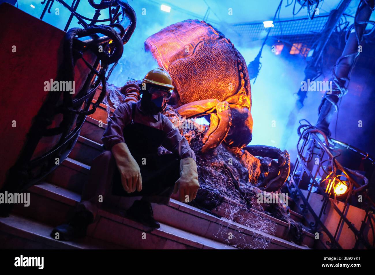 Buenos Aires, Argentina. 10th May, 2025. One of the creatures called Cascarudos seen during the recreation of the final scene of the serie The Eternauta. Netflix held an event at the Barrancas de Belgrano roundabout, the location of the final scene of the first season, to celebrate the success of the streaming platform's series based on the comic book by Héctor Germán Oesterheld. Credit: SOPA Images Limited/Alamy Live News Stock Photo