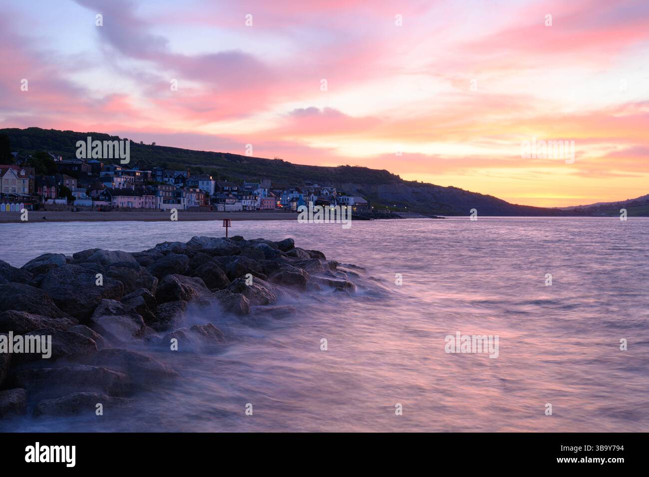 lyme-regis-dorset-uk-11th-may-2025-uk-weather-the-sky-glows-with