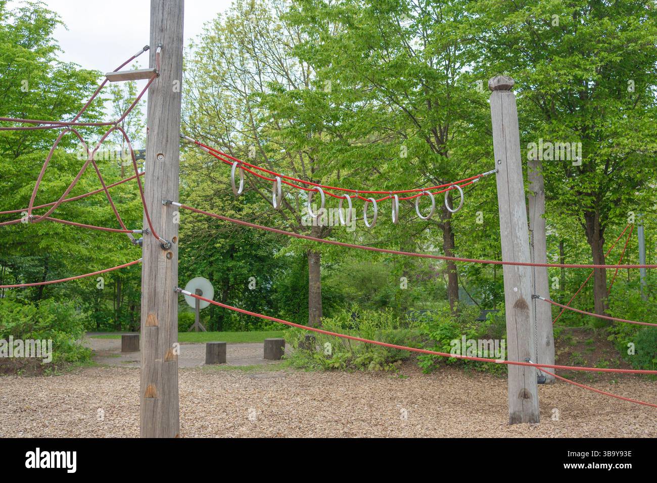 Green playground structure ropes hi-res stock photography and images ...