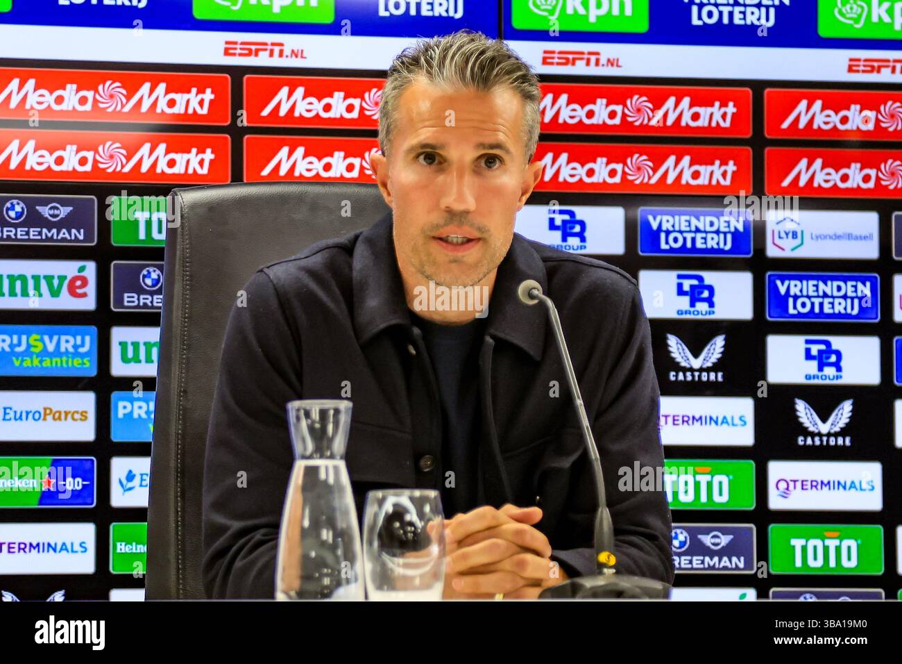 Van der Gijp’s Public Sympathy for Van Persie Van der Gijp’s Public Sympathy for Van Persie