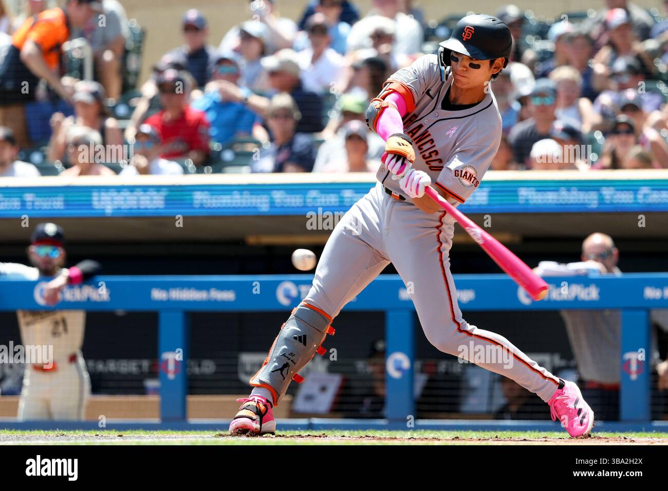 San Francisco Giants' Jung Hoo Lee takes an at bat against the ...