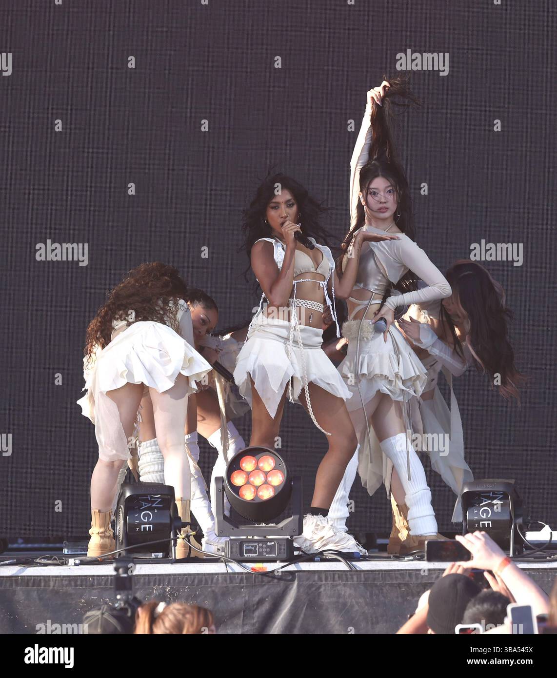 KATSEYE Manon Sophia Daniela Lara Megan Yoonchae Perform Onstage katseye-manon-sophia-daniela-lara-megan-yoonchae-perform-onstage