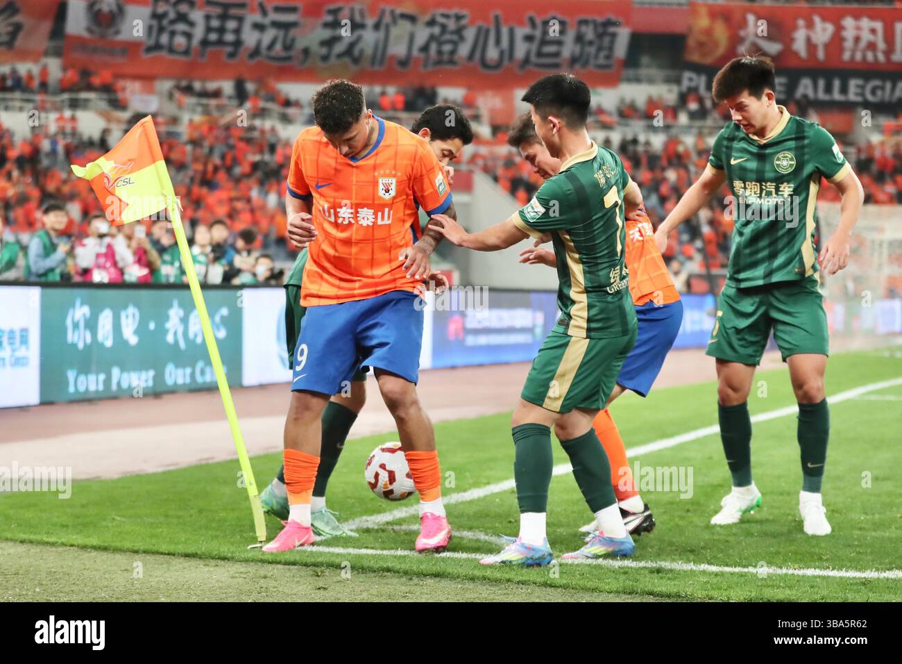 Shandong Taishan Football Club defeated Zhejiang Professional Football ...