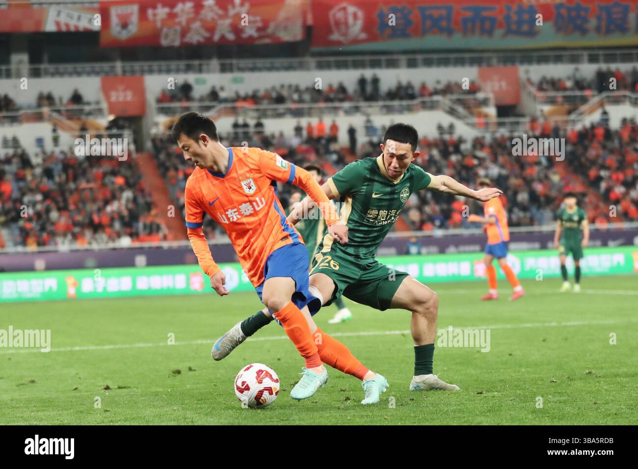 Shandong Taishan Football Club defeated Zhejiang Professional Football ...
