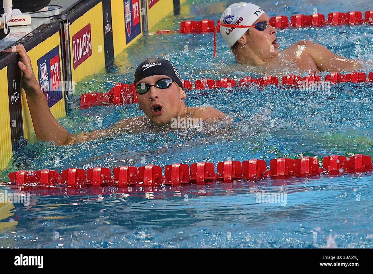 Kieran Smith (left) wins the Men’s 400 meter freestyle during the TYR ...