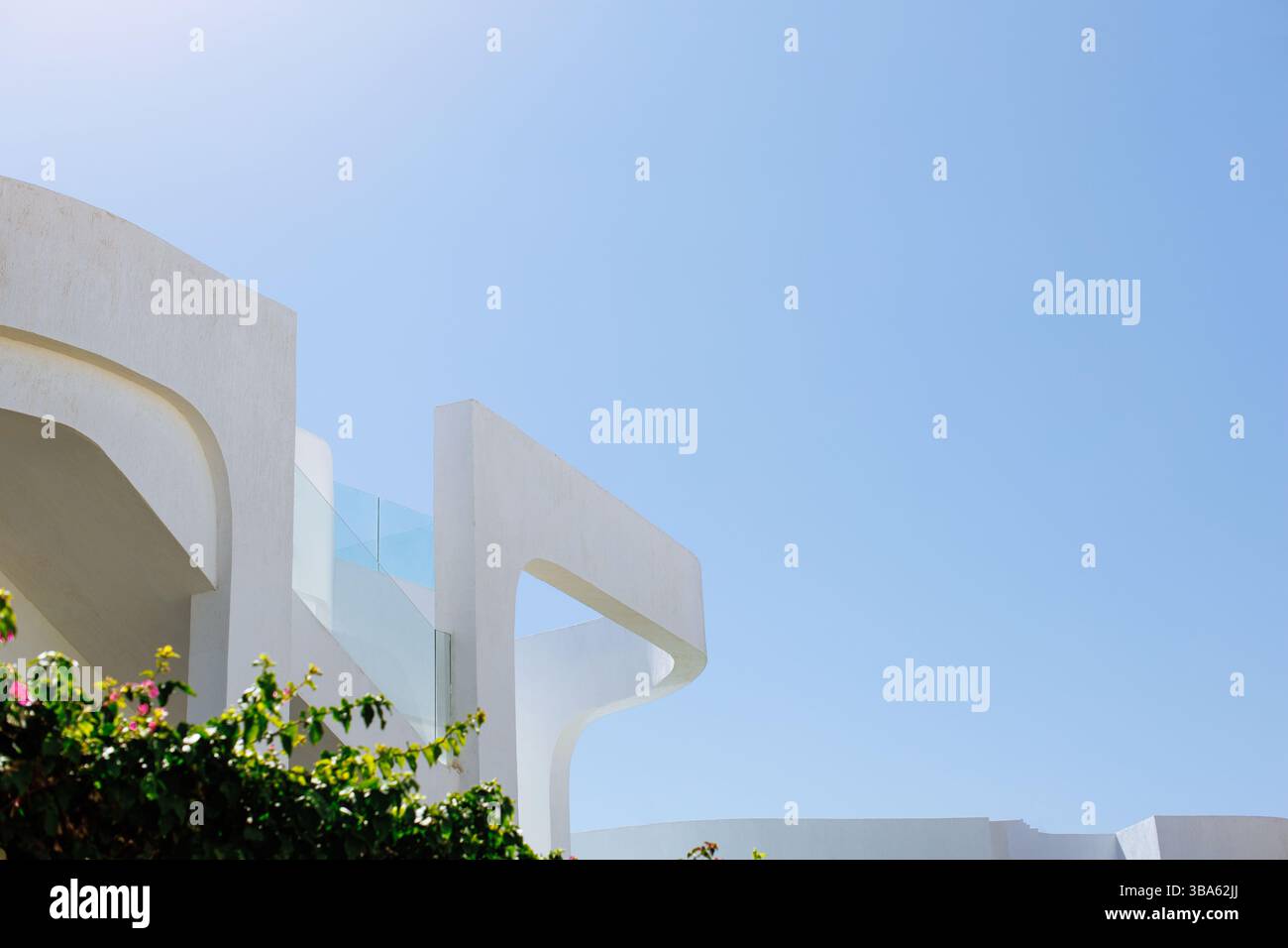 Contemporary architectural design with curved white walls and glass ...