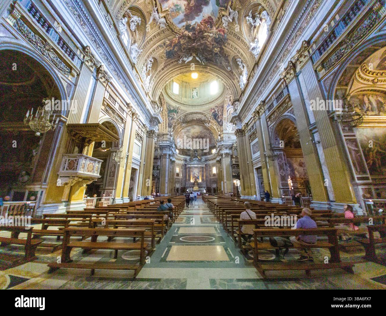 THE CENTRAL NAVE OF THE CHURCH OF GESU' Stock Photo - Alamy