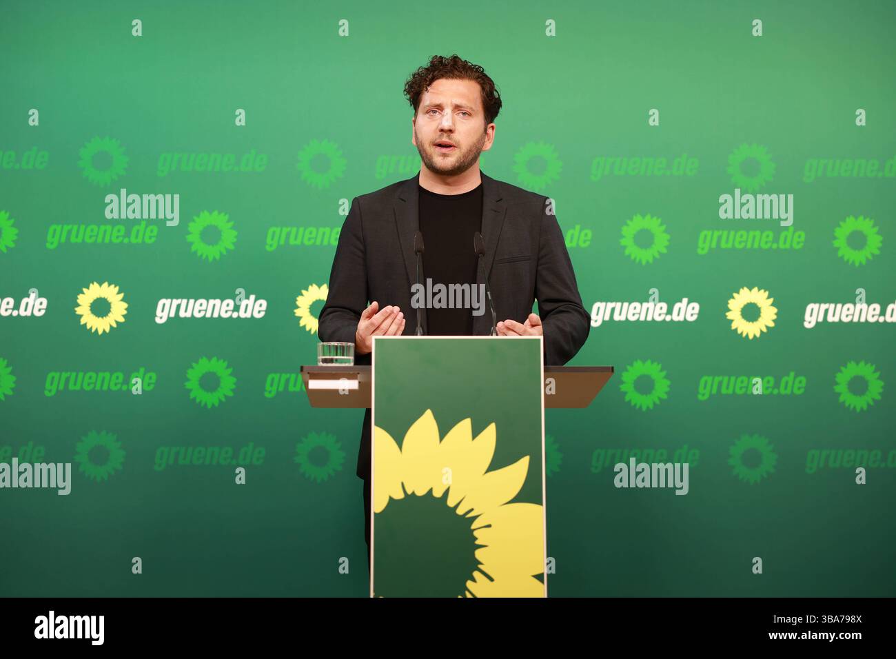 Pressekonferenz Mit Felix Banaszak Bundesvorsitzender Von B NDNIS 90 pressekonferenz-mit-felix-banaszak-bundesvorsitzender-von-b-ndnis-90