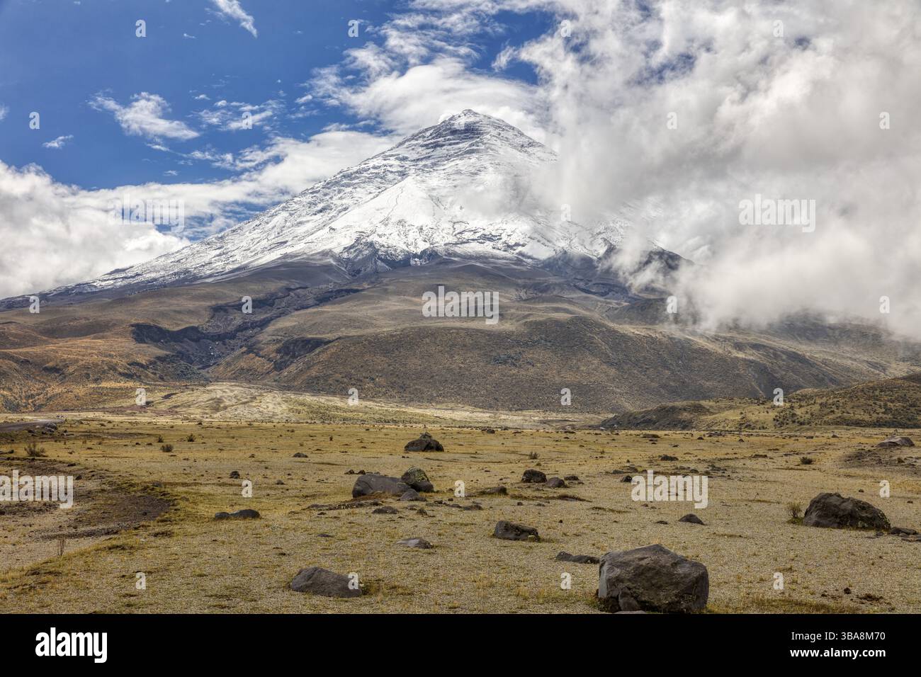 Mt. cotopaxi ecuador hi-res stock photography and images - Alamy