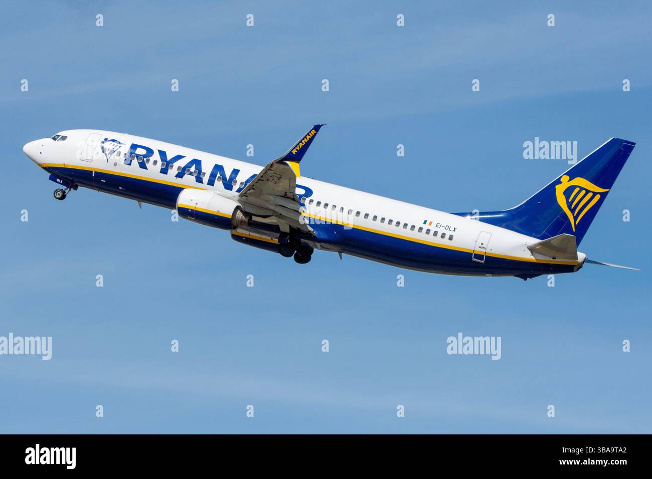Malta airport ryanair hi-res stock photography and images - Page 2 - Alamy, image size:1300x956