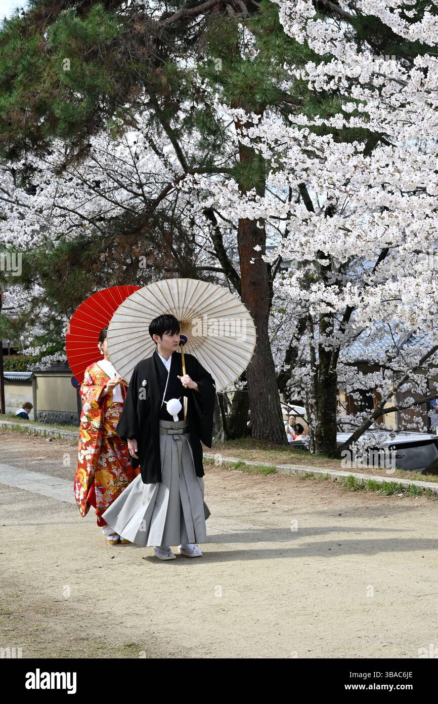 Married japanese couple hi-res stock photography and images - Alamy