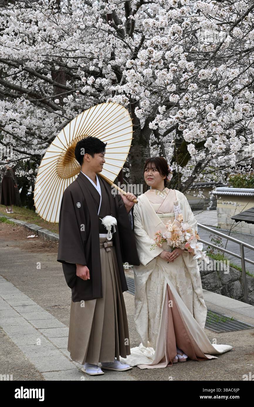 正装の二人　　　　　　2020724  え Married japanese couple hi-res stock photography and images - Alamy