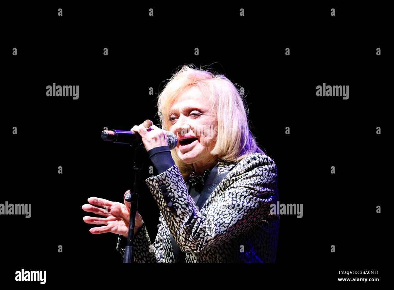 Torino, Italy. 11th May, 2025. The italian singer RITA PAVONE during ...
