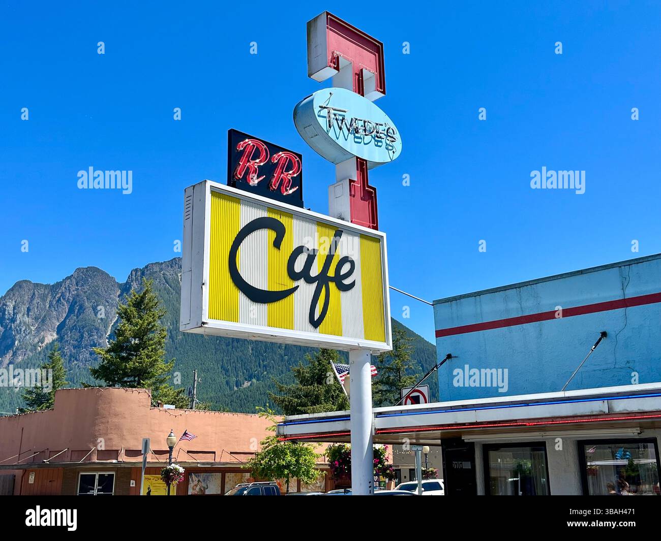 Twede's Diner, North Bend, Washington, USA, made famous in the Twin Peaks TV show, where it was called the Double R, with Mount Si behind. - Smartphone Captured Stock Image