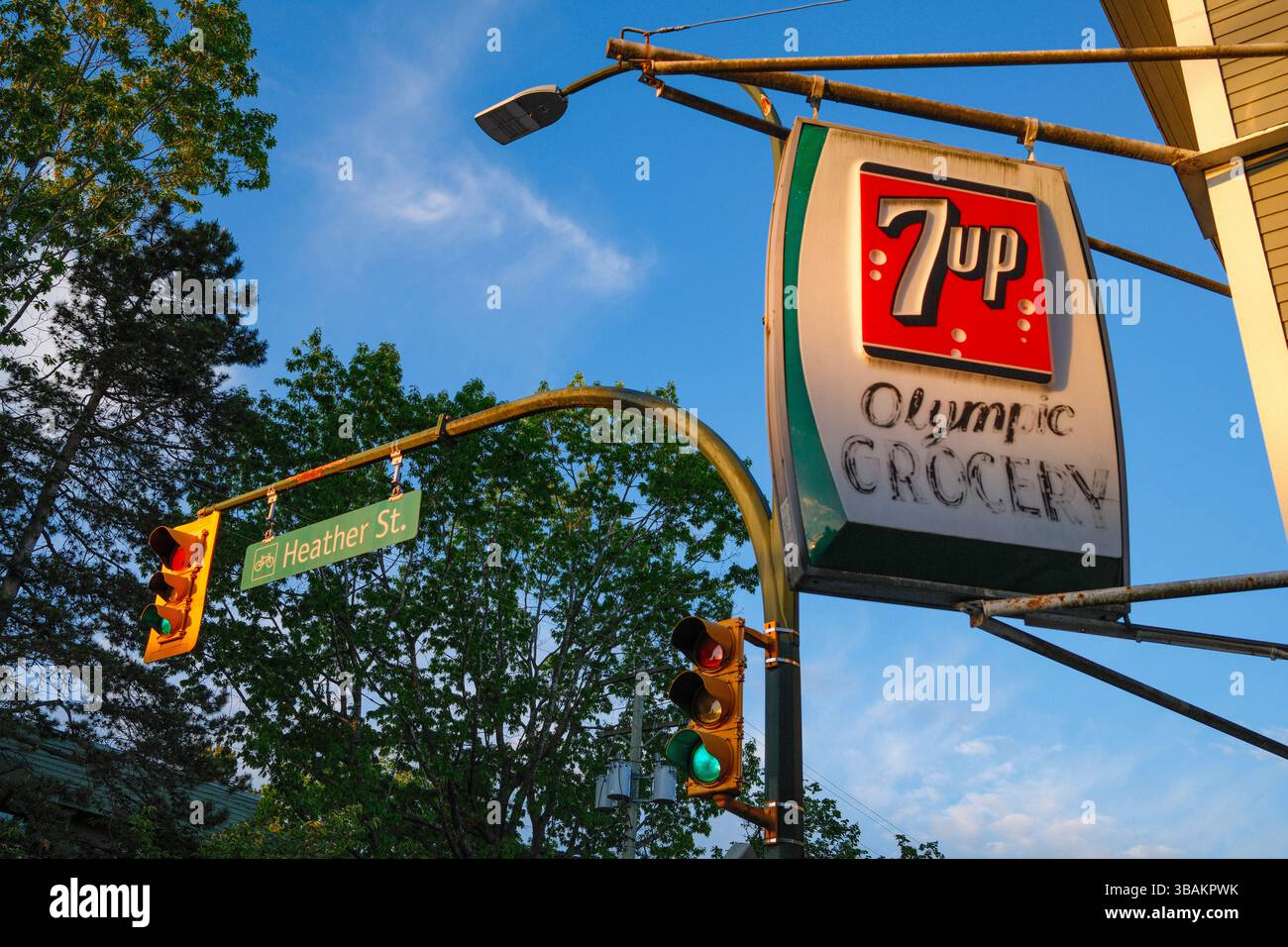 Vintage 7up sign hi-res stock photography and images - Alamy