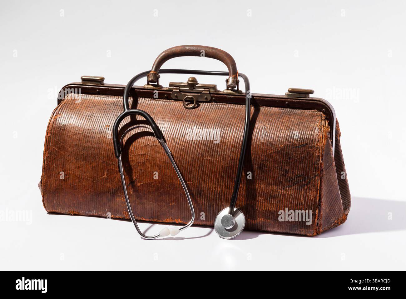 Vintage medical bag hi-res stock photography and images - Alamy