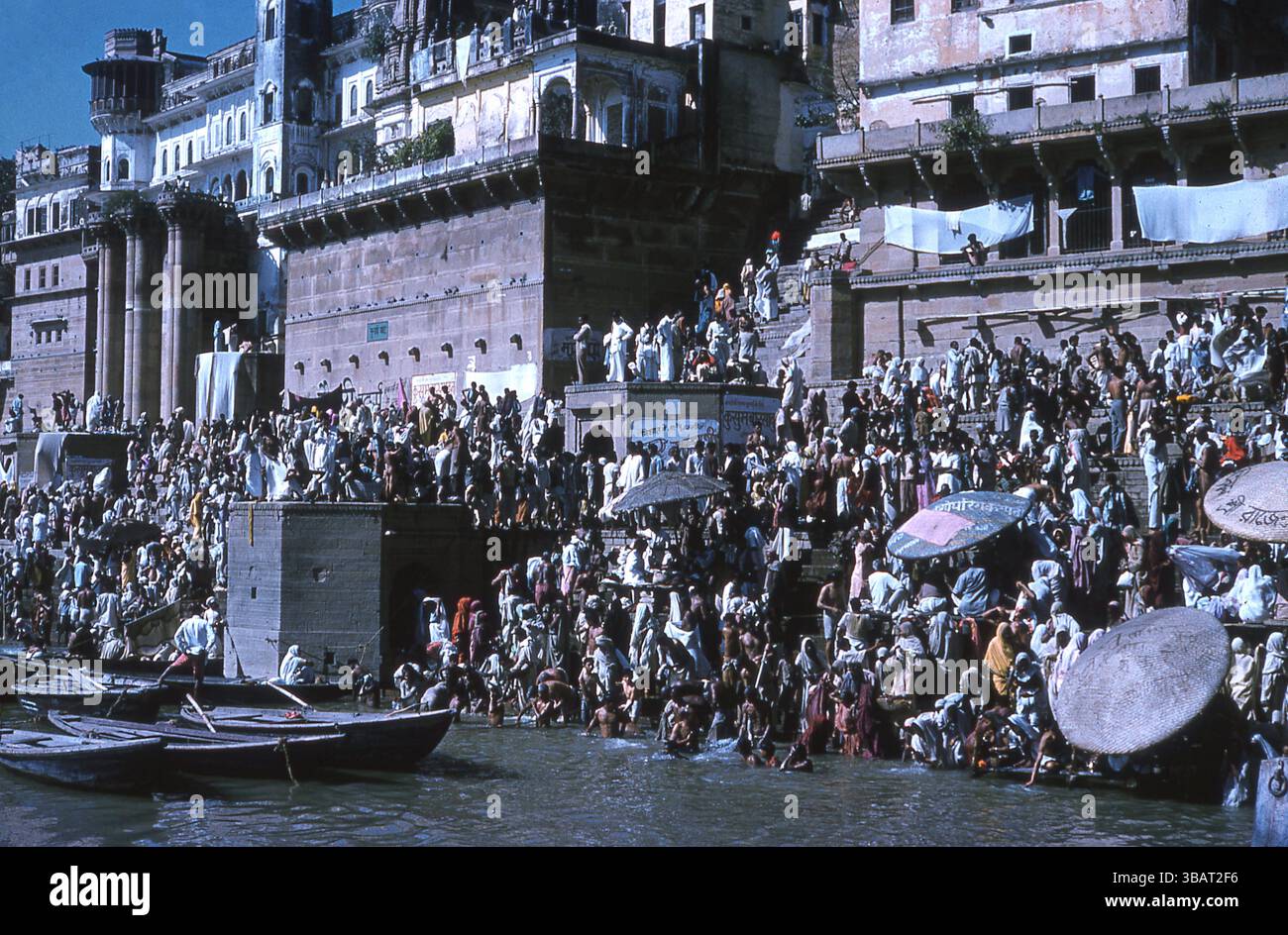 1960s-historical-large-numbers-of-indian-hindu-pilgrims-on-the