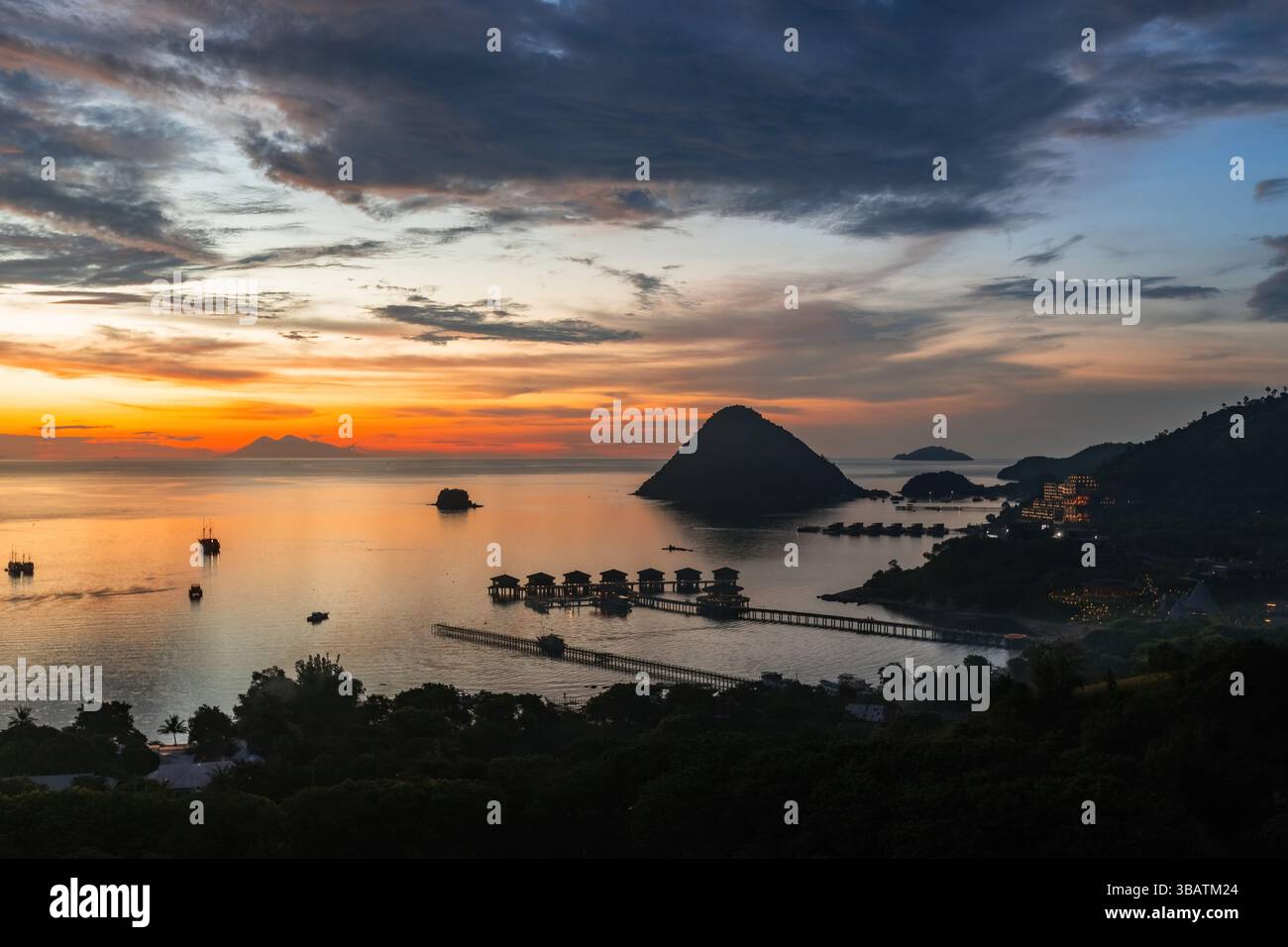 Breathtaking sunset over the harbor in Labuan Bajo Komodo Indonesia ...
