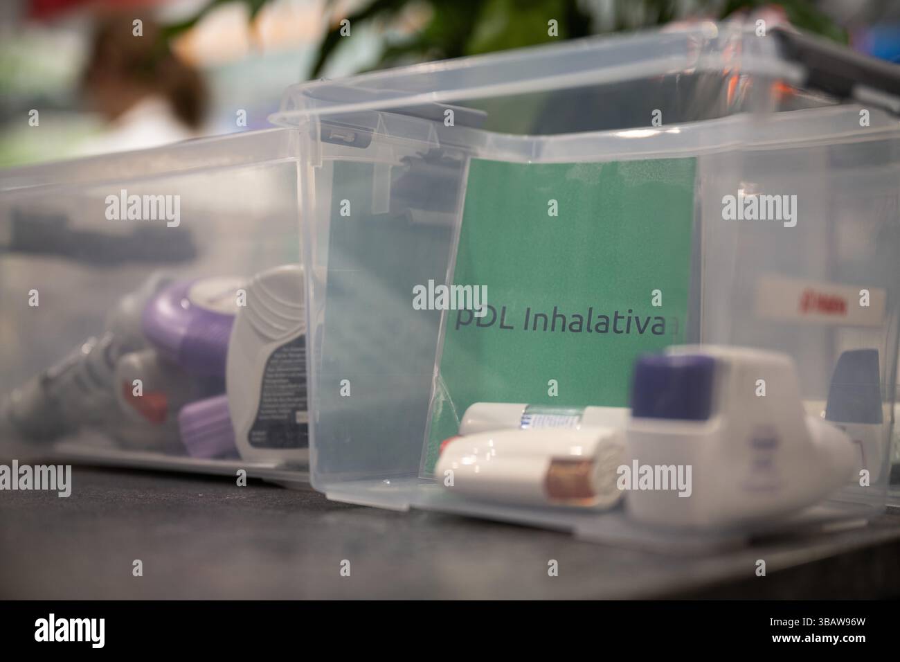 Inhalation Box PRODUCTION - 09 May 2025, Berlin: A box of inhalers stands on a counter ...