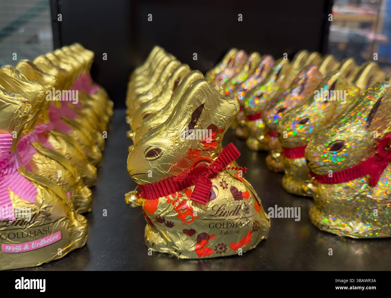 26.03.2025, Germany, Bremen, Bremen - Chocolate Easter bunnies, gold bunnies from the Lindt brand. 00A250326D160CAROEX.JPG [MODEL RELEASE: NOT APPLICA Stock Photo