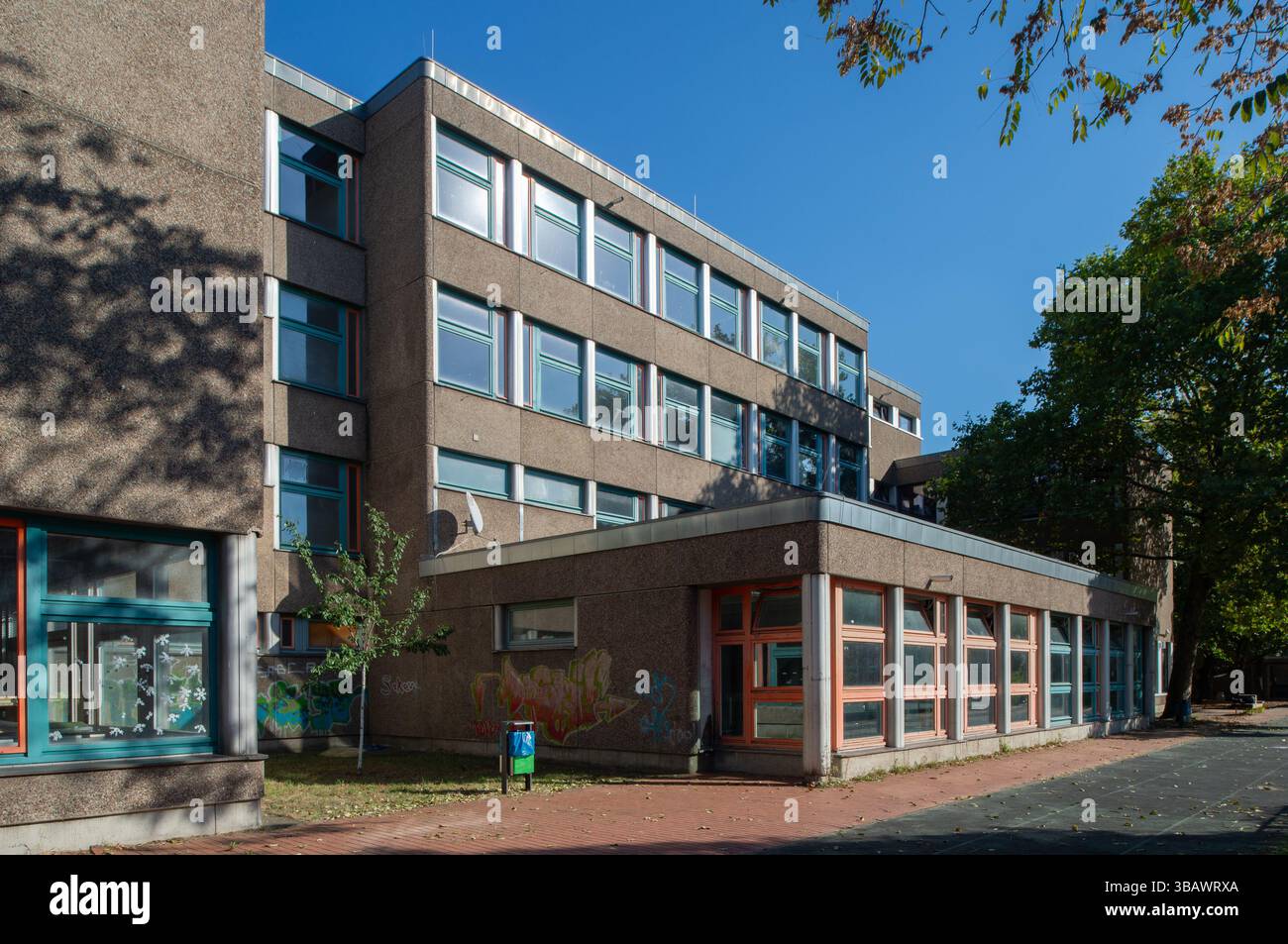 22.09.2024, Germany, Berlin, Berlin - The Kurt Schumacher primary school from 1972 in Puttkamer Strasse in Kreuzberg. 0CE240922D005CAROEX.JPG [MODEL R Stock Photo