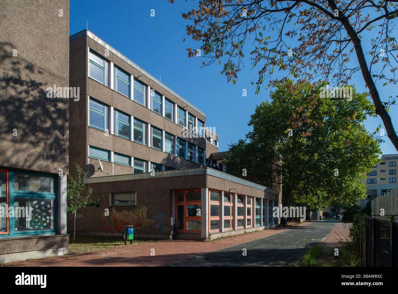 22.09.2024, Germany, Berlin, Berlin - The Kurt Schumacher primary school from 1972 in Puttkamer Strasse in Kreuzberg. 0CE240922D004CAROEX.JPG [MODEL R Stock Photo