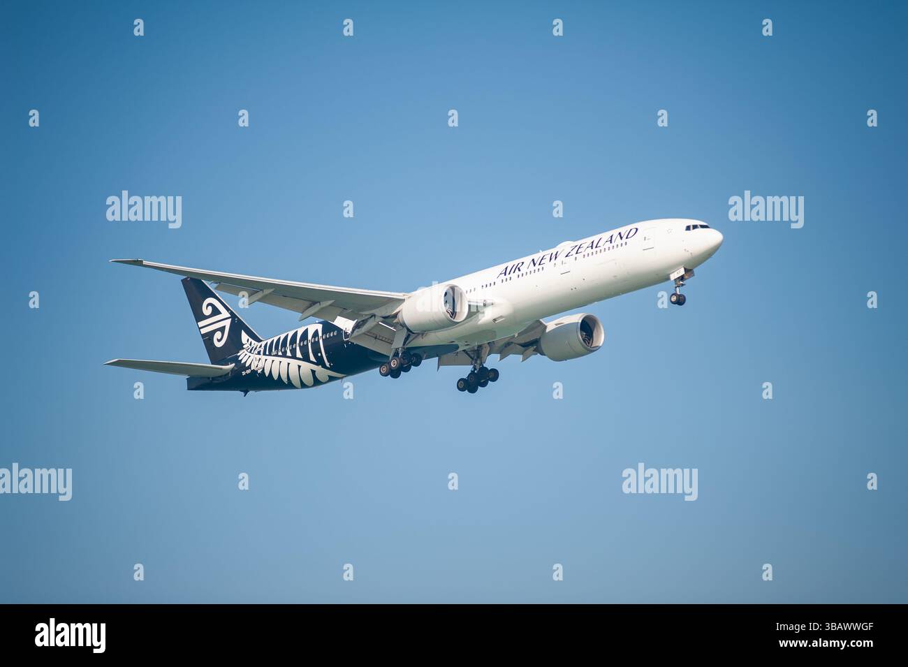 Air new zealand boeing 777 300er hi-res stock photography and