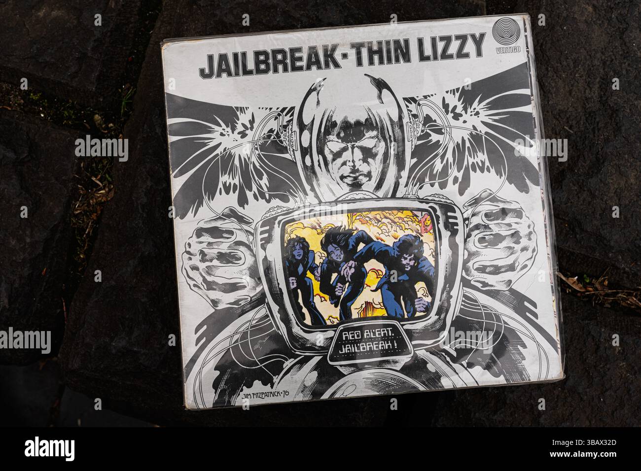 Thin lizzy 1976 hi-res stock photography and images - Alamy
