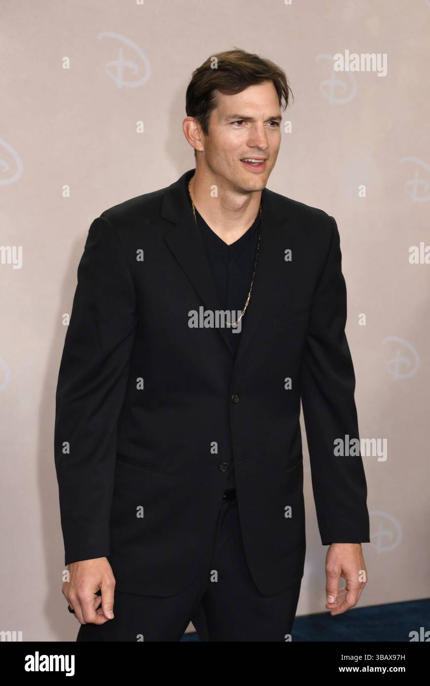 new-york-ny-usa-13th-may-2025-ashton-kutcher-at-the-2025-disney