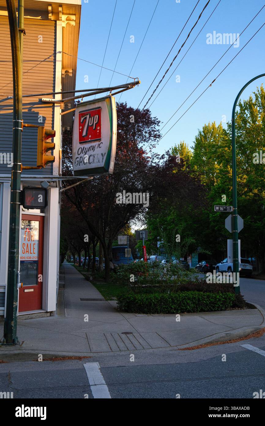 Vintage 7up sign hi-res stock photography and images - Alamy
