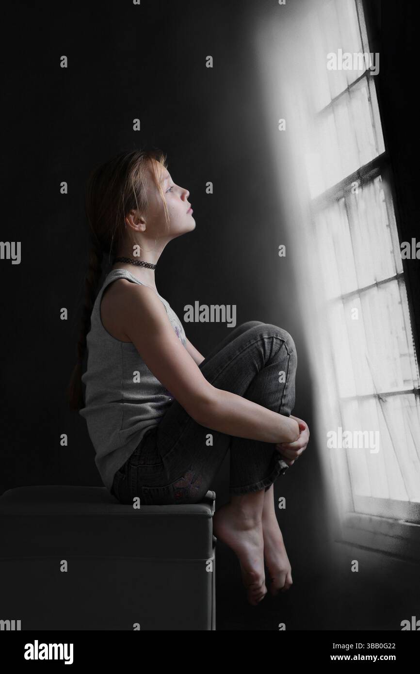 Preteen girl hi-res stock photography and images - Alamy