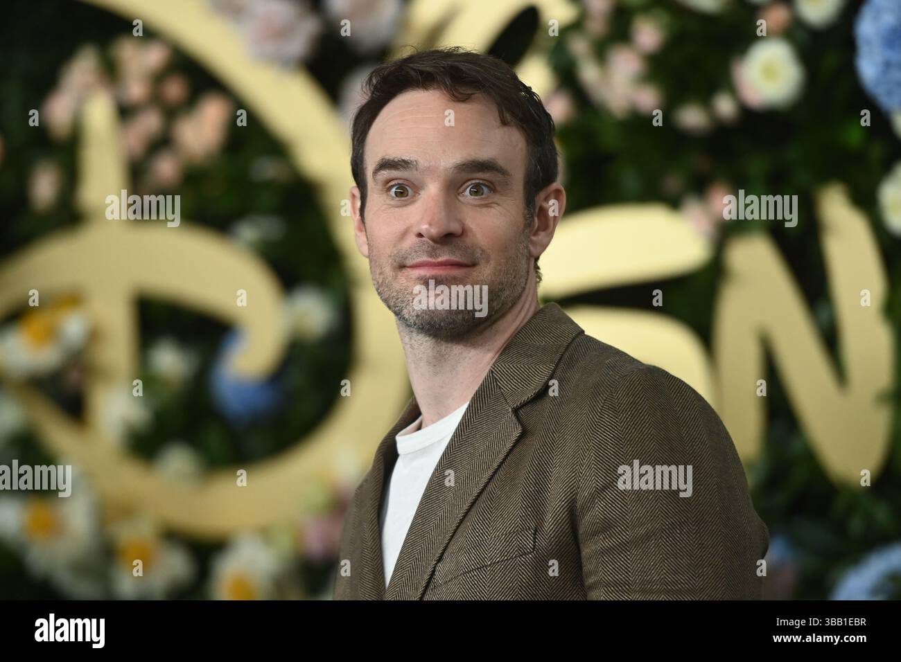 Charlie Cox (Grey Suit) a grandezza naturale