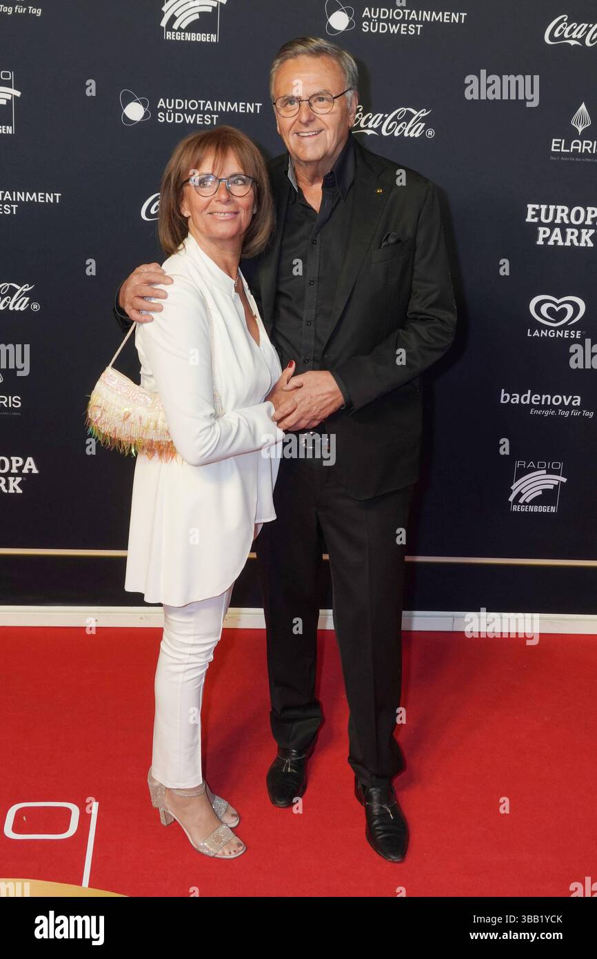 Rotter Teppich zur Preisverleihung 24. Radi Regenbogen Award. Roland ...